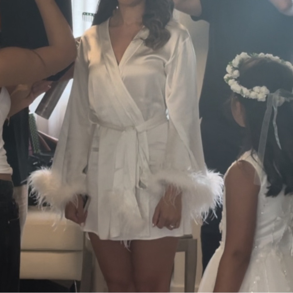Feleur Robe in Ivory - Picture 5 of 5
